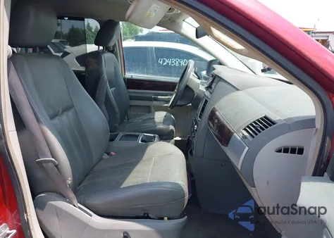 2010 Chrysler Town & Country Touring from USA, damaged, VIN 2A4RR5D17AR109036